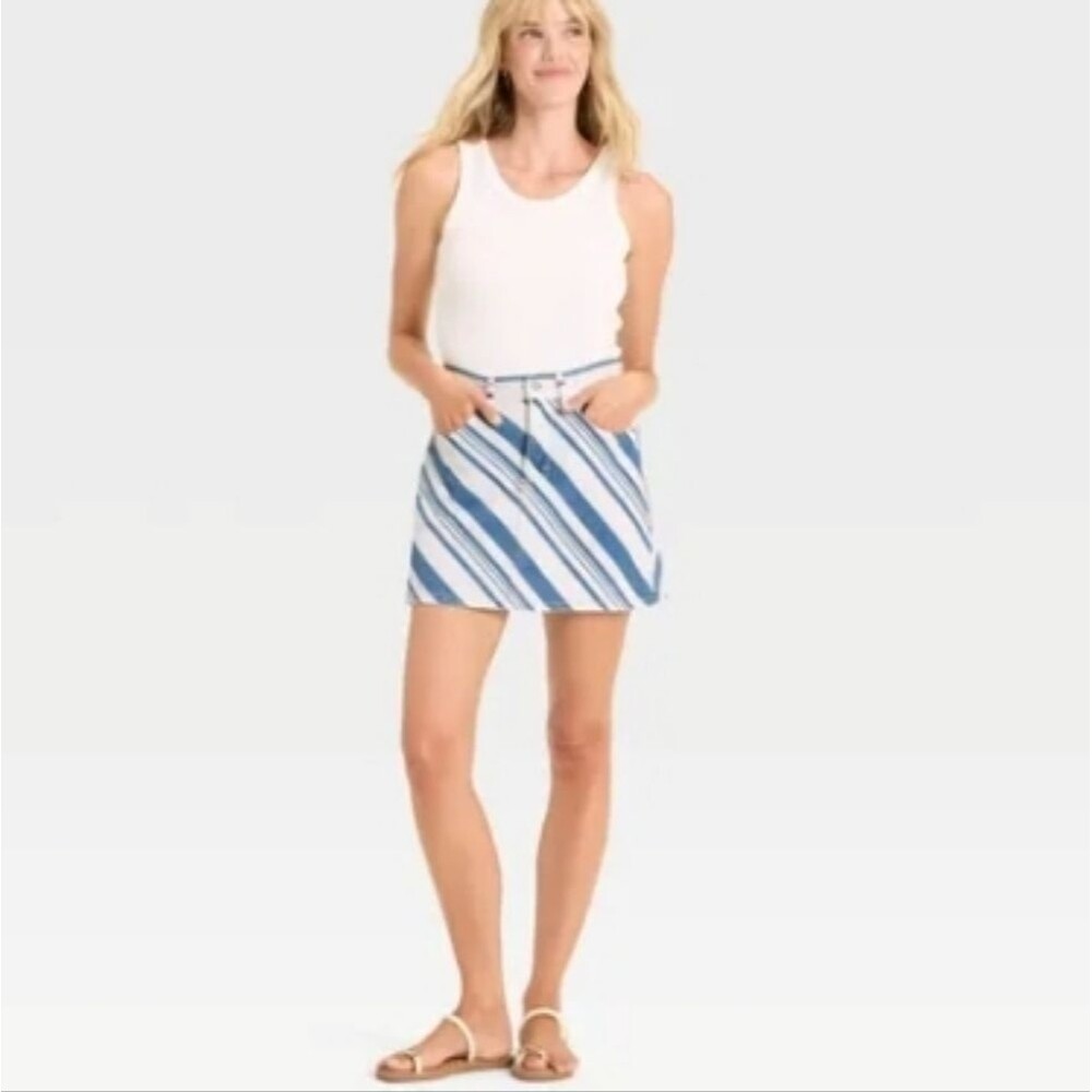 Universal Thread Size 10 Womens White and Blue Striped Mini Skirt